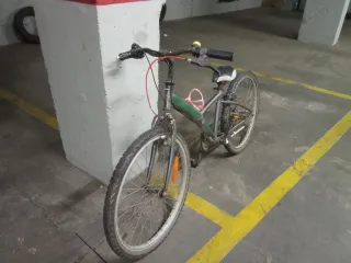 Bicicleta de montaña de chica, 24 pulgadas.