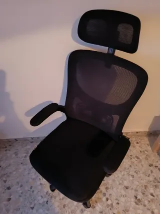 Silla de oficina ergonómica negra