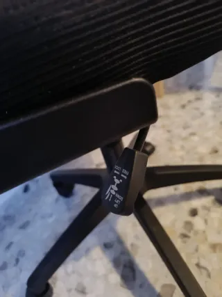 Silla de oficina ergonómica negra