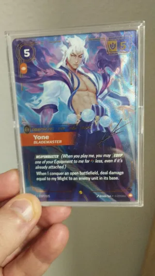 Yone Blademaster firmada. Riftbound Spiritforge