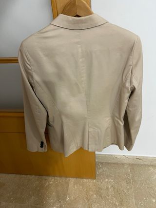 Blazer Zara Basic beige entallada forrada