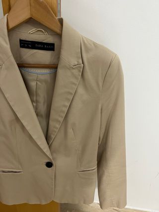 Blazer Zara Basic beige entallada forrada