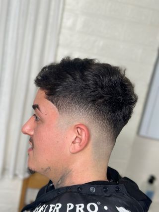 BUSCO EMPLEO COMO BARBERO