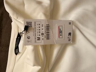 Top blanco sin tirantes con cremallera