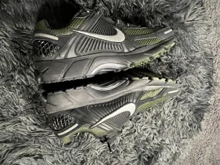 Nike Zoom Vomero 5 Sequoia Talla 41