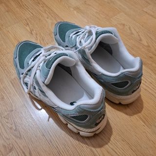 Zapatillas Asics GEL-NYC verdes y blancas