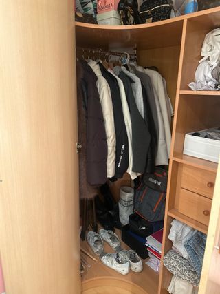 Armario esquinero de madera