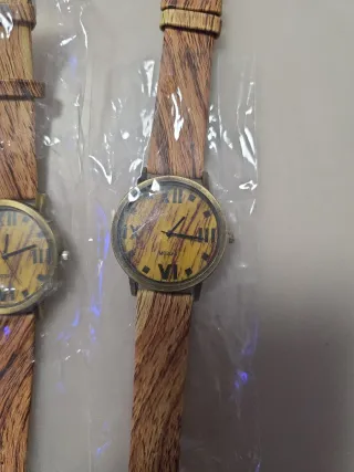 Reloj de pulsera con diseño de madera