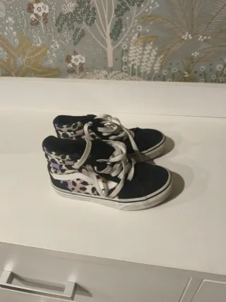 Zapatillas Vans SK8-Hi morado y negro