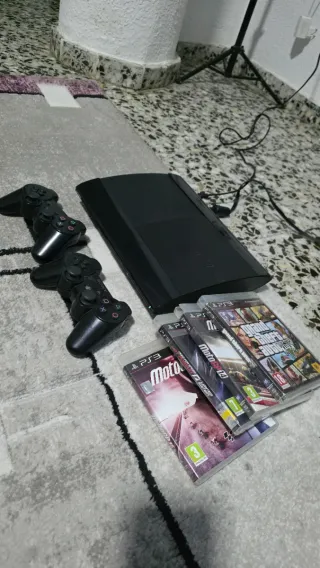 Consola PlayStation 3 + 2 Mandos
