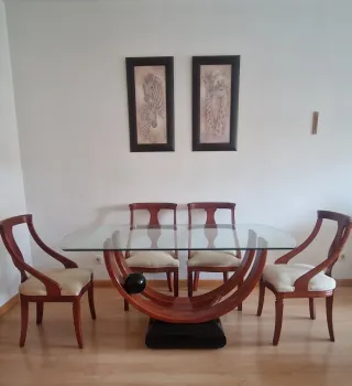 Mesa Cristal y 4 Sillas Madera Maciza