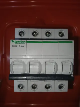 Schneider Electric IK60N C50A Interruptor