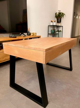 Tavolo da centro in legno e metallo