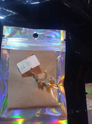 Pendientes de moda dorados y plateados