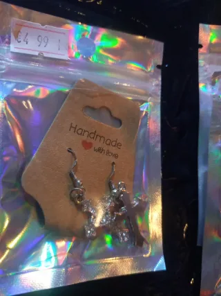 Pendientes de moda dorados y plateados