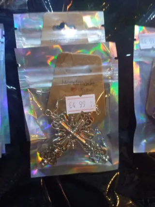 Pendientes de moda dorados y plateados