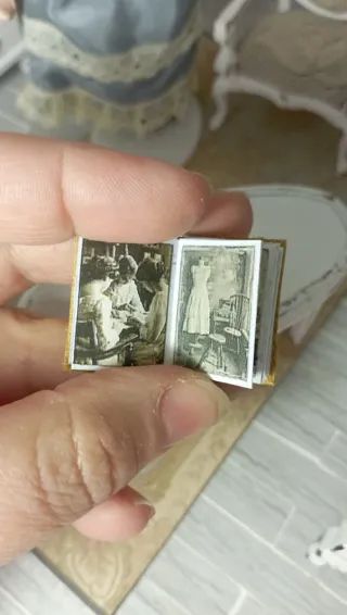 Libro miniatura 1:12 Pelle - Sartoria