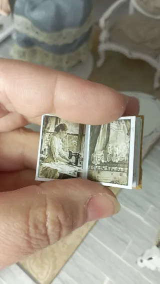 Libro miniatura 1:12 Pelle - Sartoria