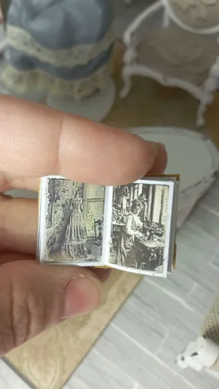 Libro miniatura 1:12 Pelle - Sartoria