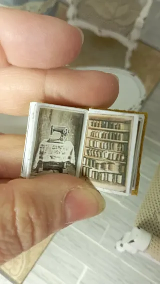 Libro miniatura 1:12 Pelle - Sartoria