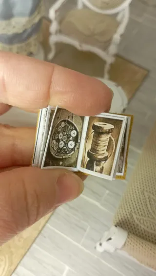 Libro miniatura 1:12 Pelle - Sartoria