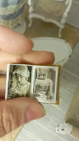 Libro miniatura 1:12 Pelle - Sartoria