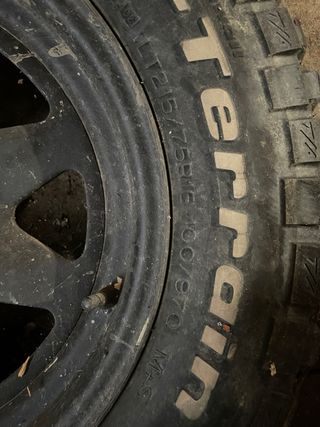 Neumáticos BFGoodrich Mud-Terrain T/A y Goodyear W