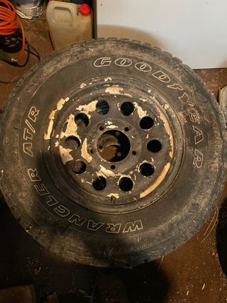 Neumáticos BFGoodrich Mud-Terrain T/A y Goodyear W