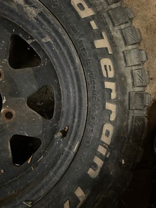 Neumáticos BFGoodrich Mud-Terrain T/A y Goodyear W
