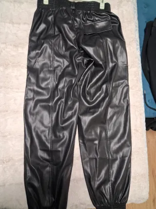 Pantalón polipiel negro mujer