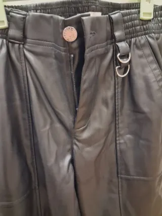 Pantalón polipiel negro mujer