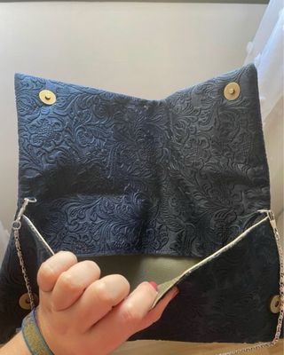 Cartera de mano azul para eventos