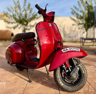 Vespa 150s Roja historica
