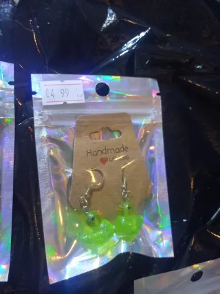 Pendientes de moda dorados y multicolor