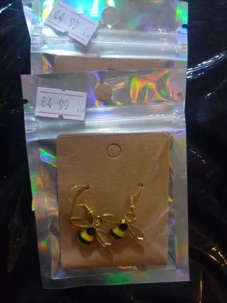 Pendientes de moda dorados y multicolor