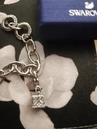 Pulsera Swarovski con etiqueta