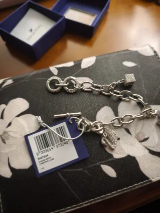 Pulsera Swarovski con etiqueta