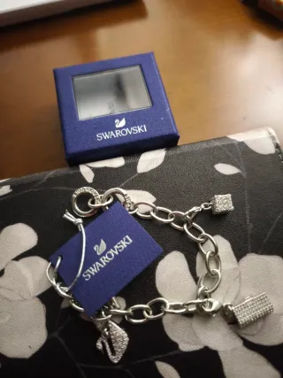 Pulsera Swarovski con etiqueta