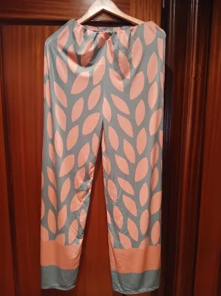 Conjunto de camiseta y pantalón