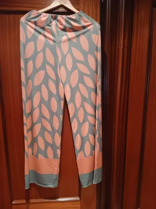 Conjunto de camiseta y pantalón