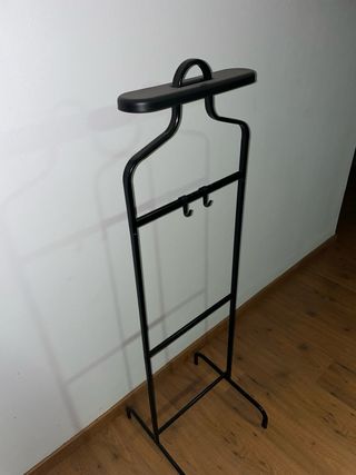 Perchero de pie metálico negro