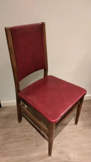 Silla vintage madera y polipiel roja