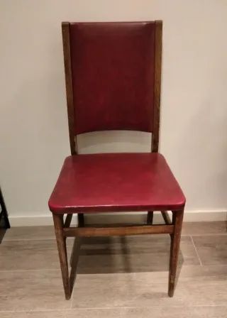 Silla vintage madera y polipiel roja