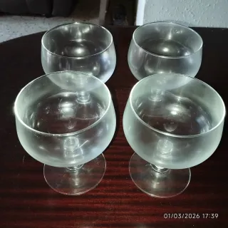 Juego  Vasos Vidrio Morado y Transparente