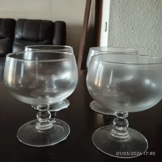 Juego  Vasos Vidrio Morado y Transparente