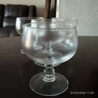 Juego  Vasos Vidrio Morado y Transparente