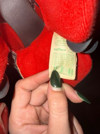 Patines en línea negros y rojos