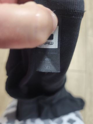 Camiseta G-Star RAW cuello pico negra