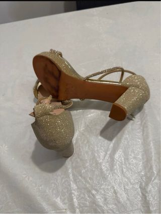 Sandalias AD SHOES doradas talla 41