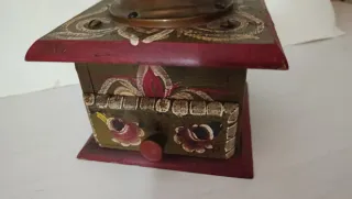 Molinillo de café antiguo decorado